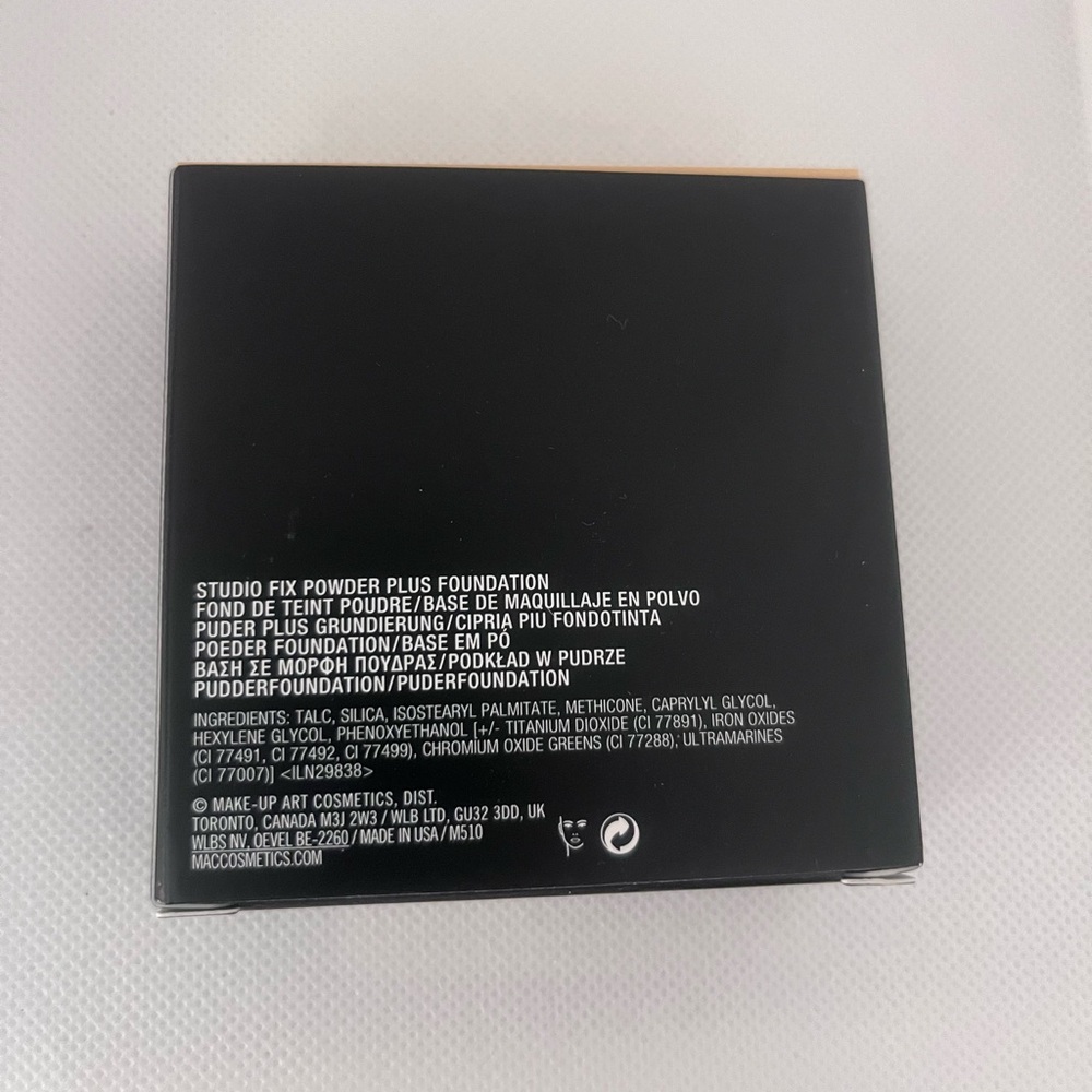 New MAC C2 Cosmetics Studio Fix Powder Plus Foundation old version - Picture 2 of 3